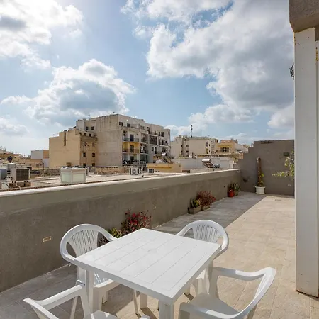 3br With Terrace Walk To *