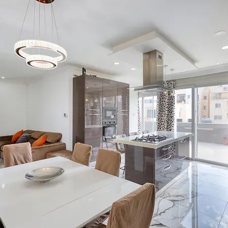3br With Terrace Walk To