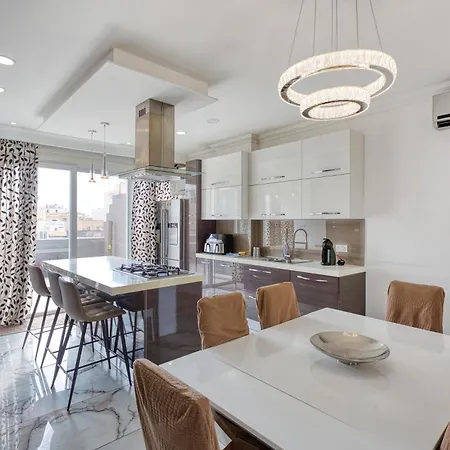 3br With Terrace Walk To *