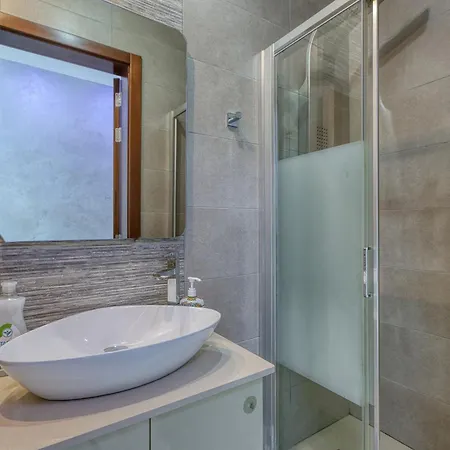3br With Terrace Walk To Appartamento Sliema