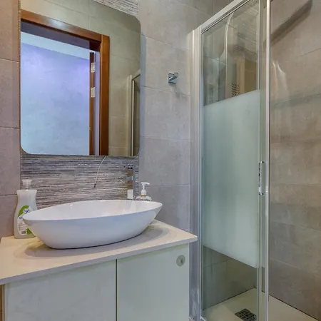 3br With Terrace Walk To Appartamento