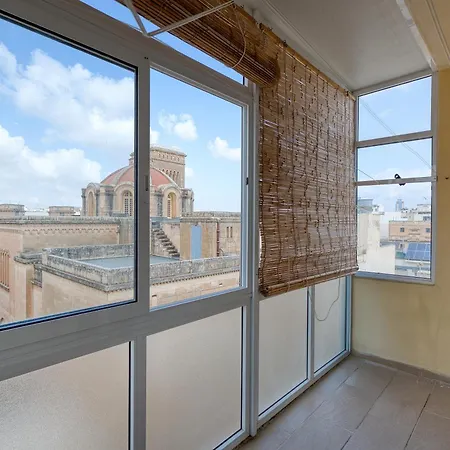 3br With Terrace Walk To Appartamento Sliema