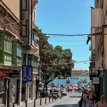 3br With Terrace Walk To Apartman